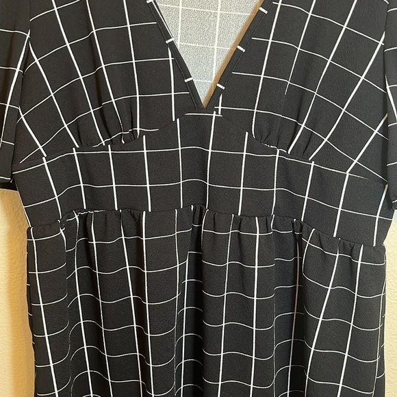 Shein Curve Plus Size Mini Short Sleeve Dress - Picture 5 of 13